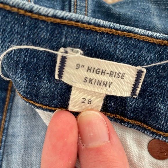Madewell denim 9” high rise skinny destructed - Picture 4 of 7